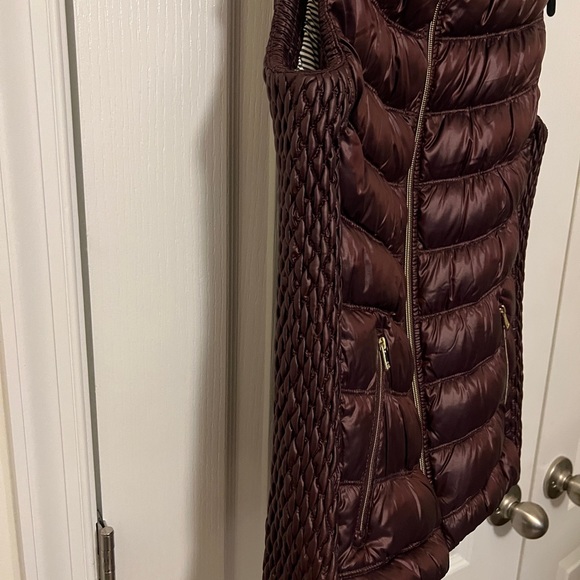 Calvin Klein Down Performance Premium Puffer Vest Womens Jacket Small Top Maroon - Picture 4 of 9